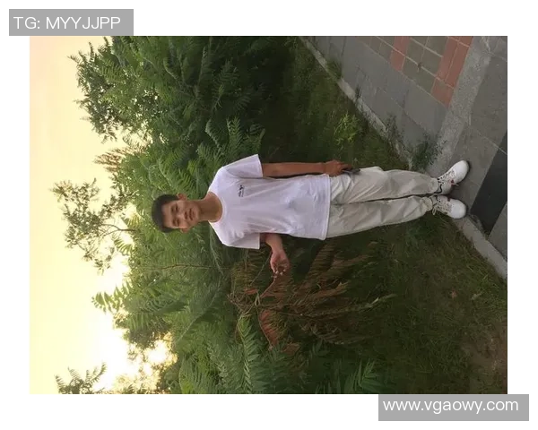 轻松学会绘制足球明星的详细步骤和技巧教程分享