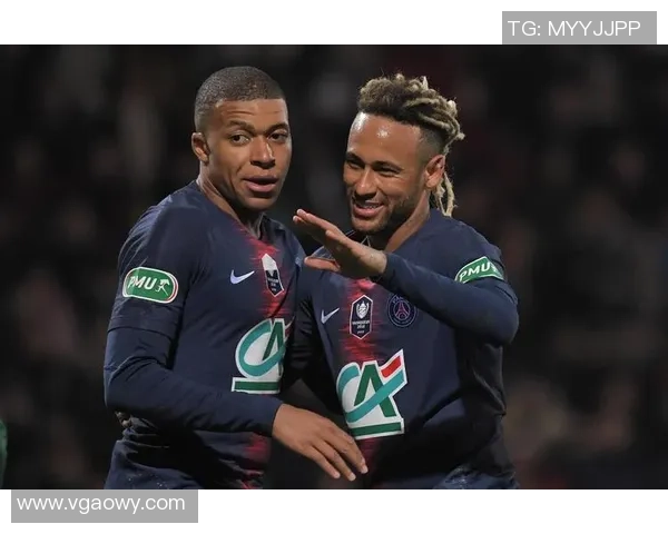 五大足球明星在不同位置的精彩表现与成就解析 五大足球明星在不同位置的精彩表现与成就解析