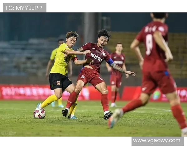 重庆足球队在钻石联赛中以77分稳居积分榜首位展现强劲实力 重庆足球队在钻石联赛中以77分稳居积分榜首位展现强劲实力